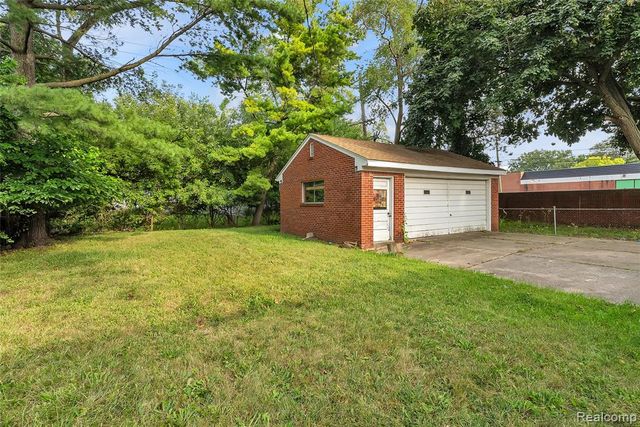 17150 Wakenden, Redford, MI 48240