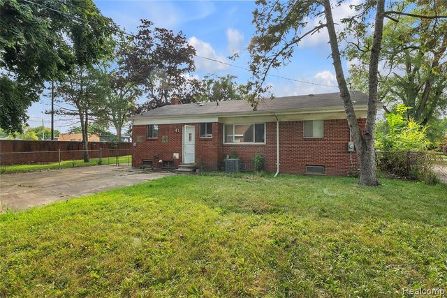 17150 Wakenden, Redford, MI 48240