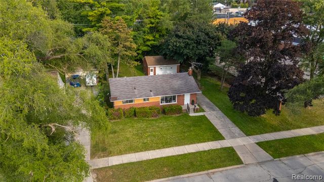 17150 Wakenden, Redford, MI 48240