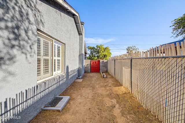 2638 E WILLETTA Street, Phoenix, AZ 85008