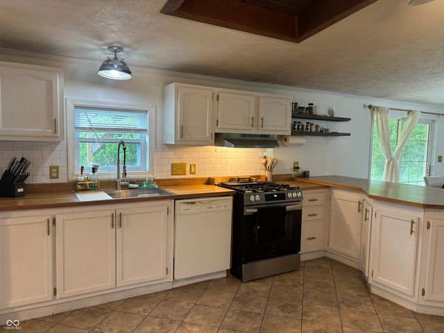26068 Sanes Creek Road, Laurel, IN 47024