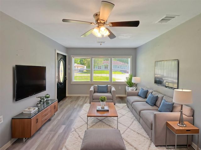506 Azalea Drive, La Marque, TX 77568