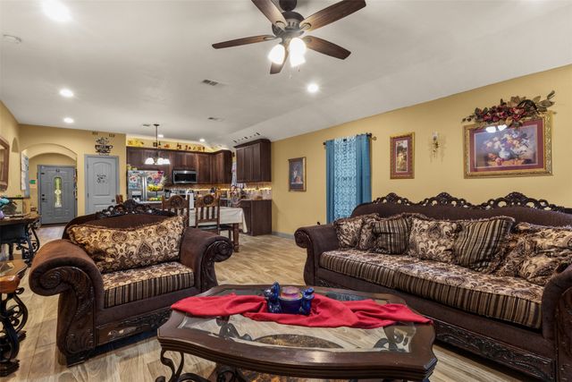 816 Elmo Drive, Seagoville, TX 75159
