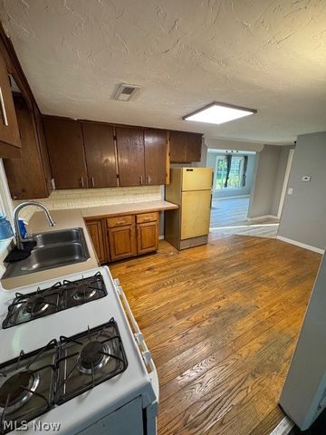 12484 Jackson Drive, Burton, OH 44021