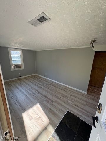 12484 Jackson Drive, Burton, OH 44021