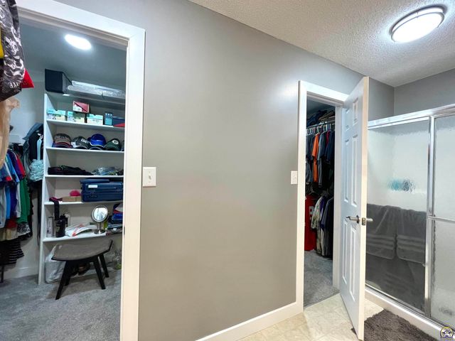 1836 SW Urish RD, Topeka, KS 66615