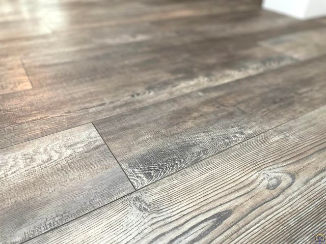 1836 SW Urish RD, Topeka, KS 66615