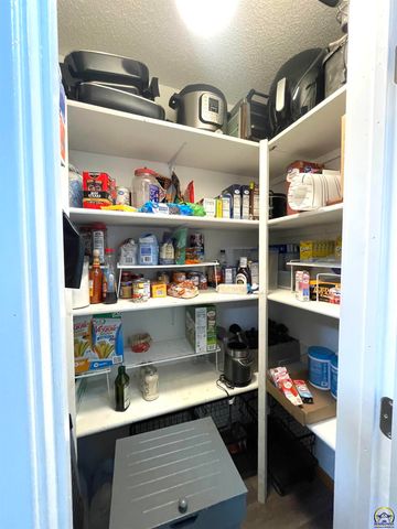 1836 SW Urish RD, Topeka, KS 66615