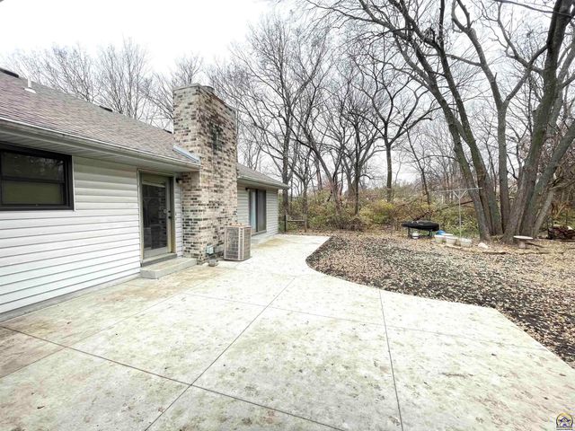 1836 SW Urish RD, Topeka, KS 66615