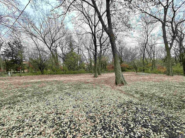 1836 SW Urish RD, Topeka, KS 66615