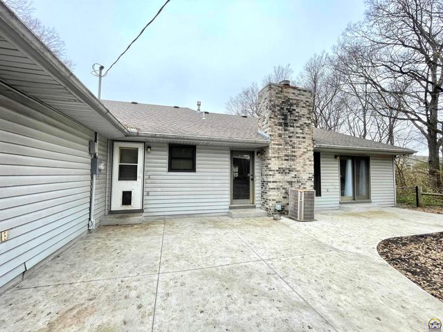 1836 SW Urish RD, Topeka, KS 66615