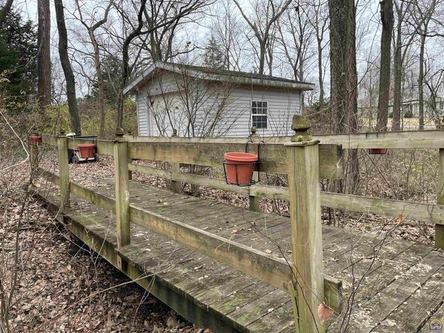 1836 SW Urish RD, Topeka, KS 66615