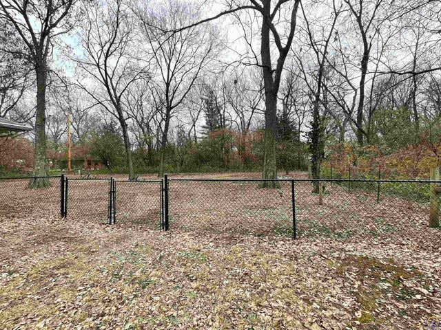 1836 SW Urish RD, Topeka, KS 66615