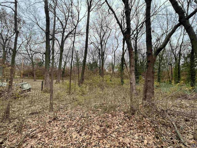 1836 SW Urish RD, Topeka, KS 66615