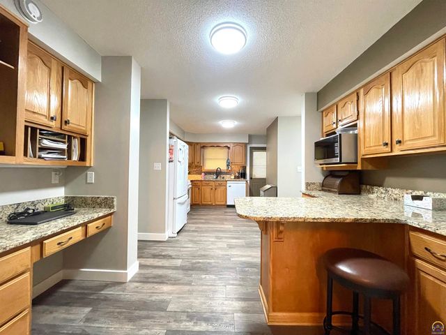 1836 SW Urish RD, Topeka, KS 66615