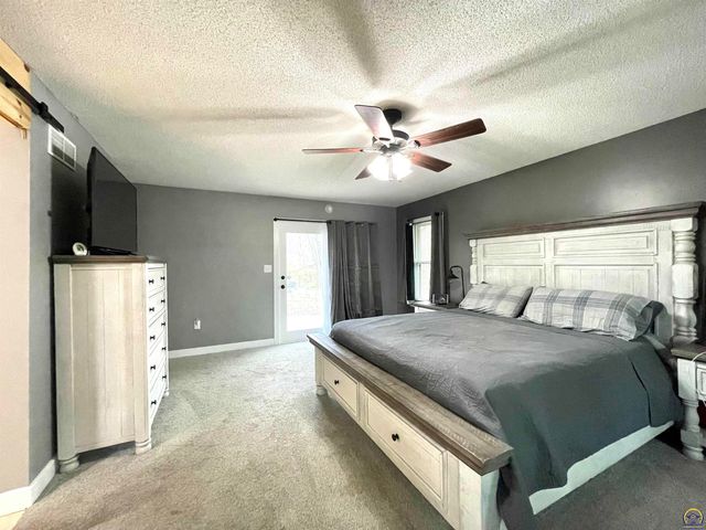 1836 SW Urish RD, Topeka, KS 66615