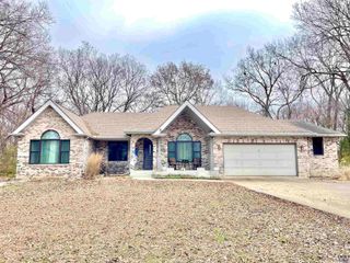 1836 SW Urish RD, Topeka, KS 66615