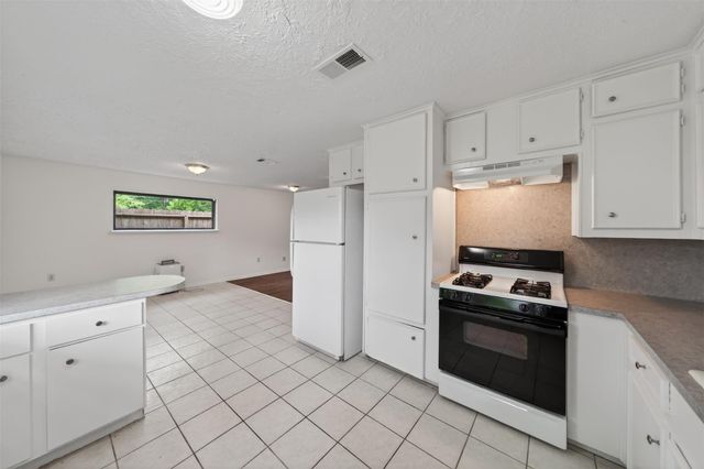 418 Texas Street, Tomball, TX 77375