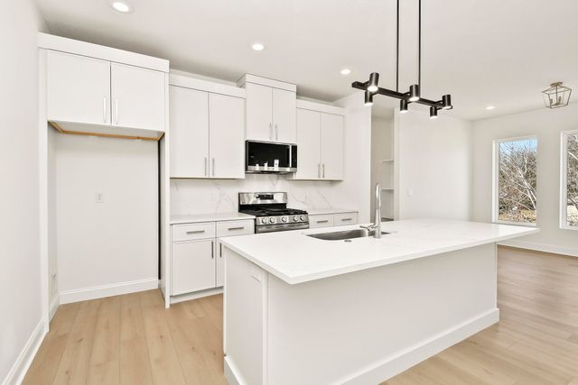 845 S Black Sands Avenue, Nixa, MO 65714