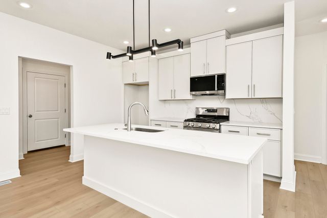 845 S Black Sands Avenue, Nixa, MO 65714