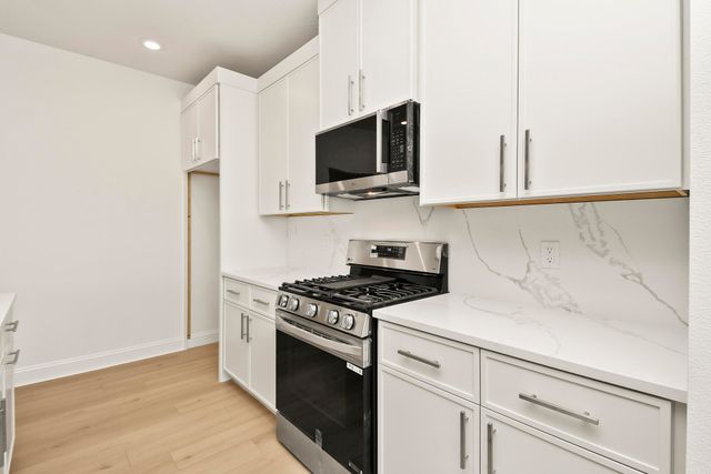 845 S Black Sands Avenue, Nixa, MO 65714