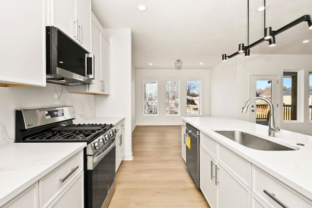 845 S Black Sands Avenue, Nixa, MO 65714