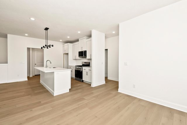 845 S Black Sands Avenue, Nixa, MO 65714