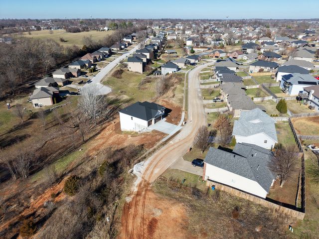 845 S Black Sands Avenue, Nixa, MO 65714