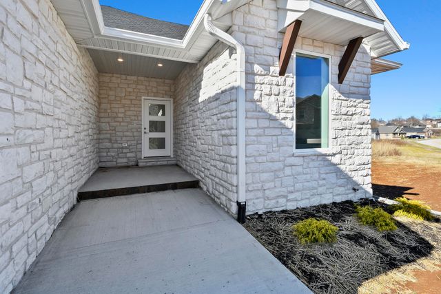 845 S Black Sands Avenue, Nixa, MO 65714