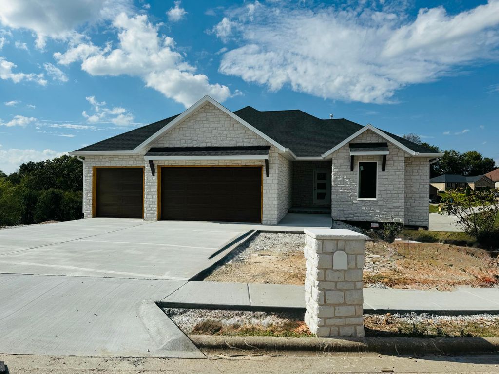 845 South Black Sands Avenue, Nixa, MO 65714