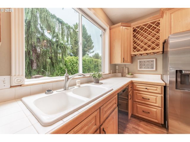 39475 HOOD St, Sandy, OR 97055