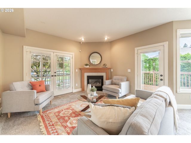 39475 HOOD St, Sandy, OR 97055