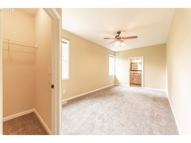 39475 HOOD St, Sandy, OR 97055