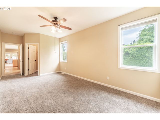 39475 HOOD St, Sandy, OR 97055