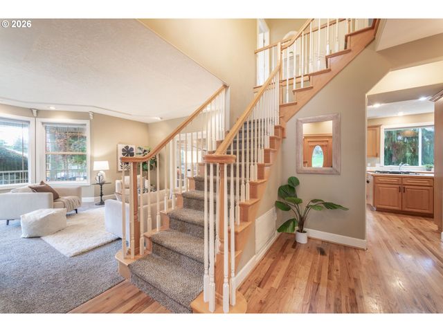 39475 HOOD St, Sandy, OR 97055
