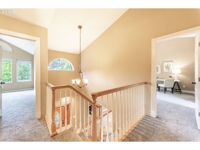 39475 HOOD St, Sandy, OR 97055