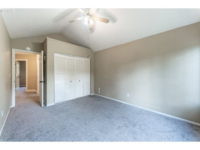 39475 HOOD St, Sandy, OR 97055