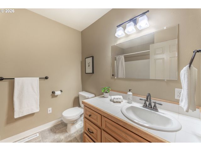 39475 HOOD St, Sandy, OR 97055
