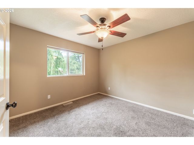 39475 HOOD St, Sandy, OR 97055