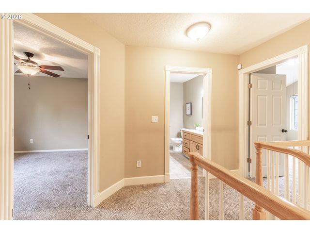 39475 HOOD St, Sandy, OR 97055