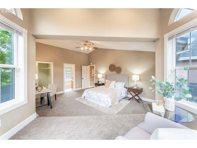 39475 HOOD St, Sandy, OR 97055