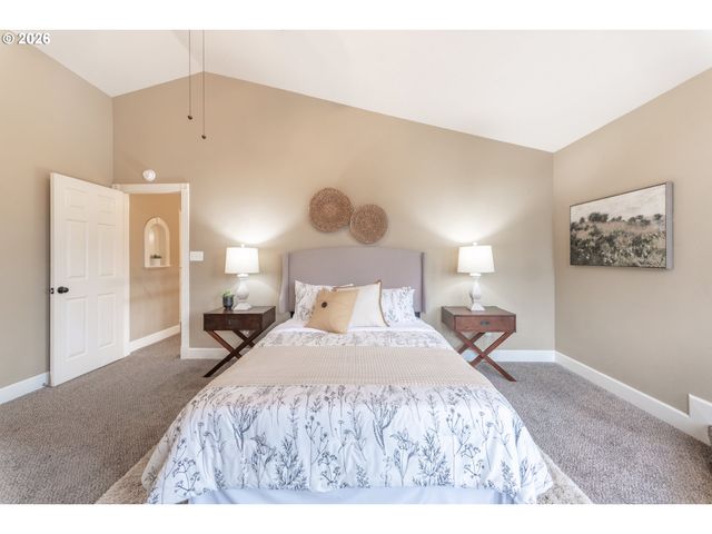 39475 HOOD St, Sandy, OR 97055