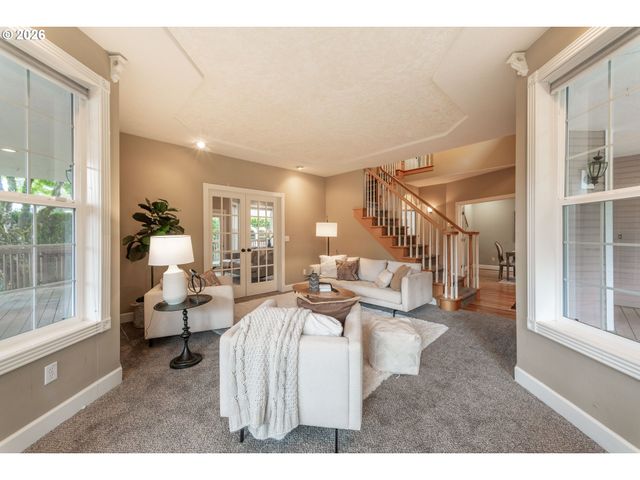 39475 HOOD St, Sandy, OR 97055