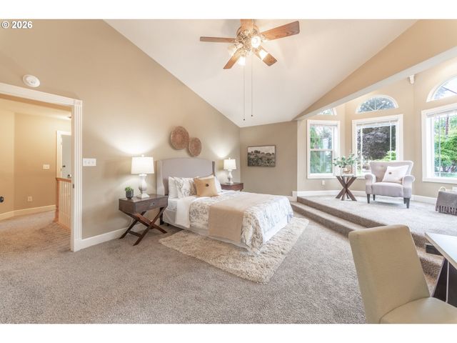39475 HOOD St, Sandy, OR 97055