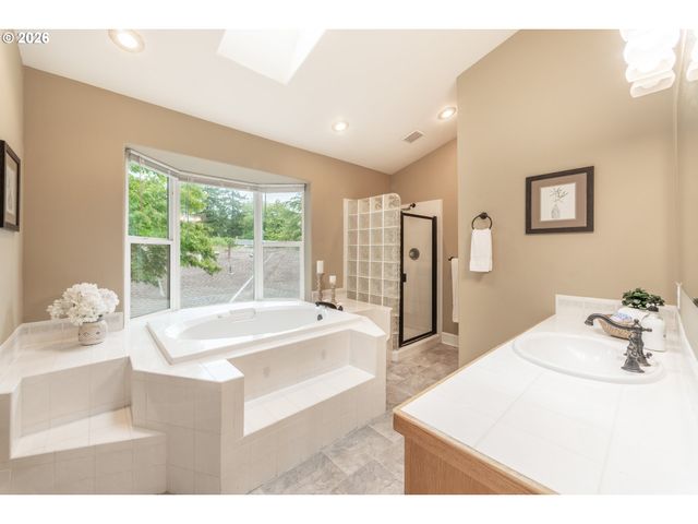 39475 HOOD St, Sandy, OR 97055