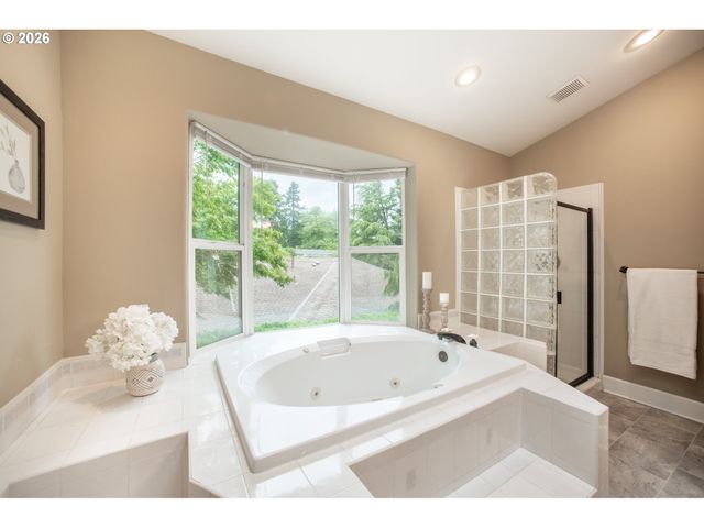 39475 HOOD St, Sandy, OR 97055