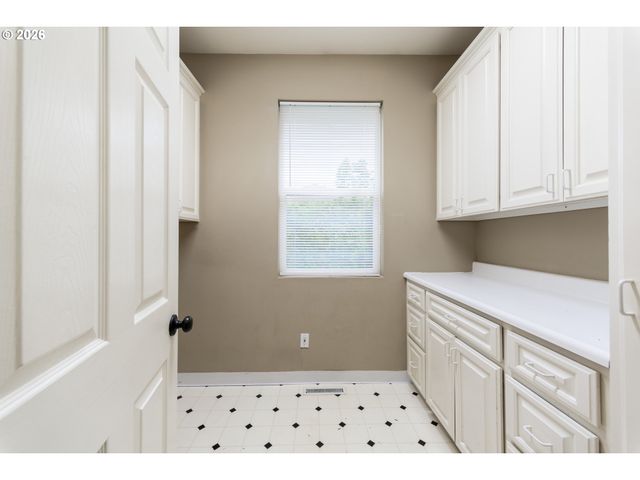 39475 HOOD St, Sandy, OR 97055