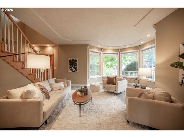 39475 HOOD St, Sandy, OR 97055