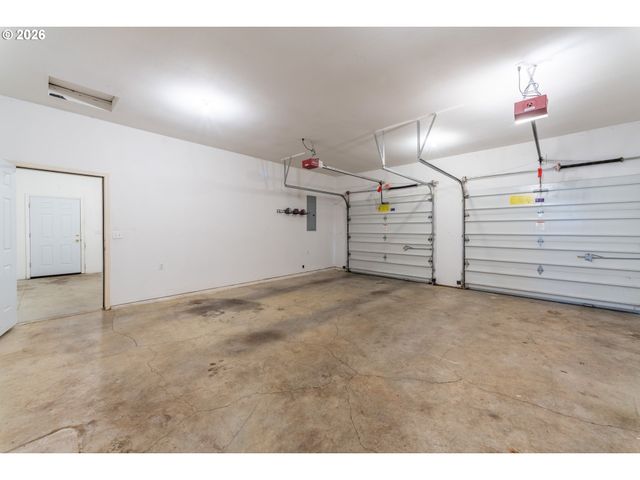 39475 HOOD St, Sandy, OR 97055