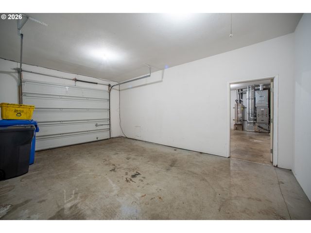39475 HOOD St, Sandy, OR 97055